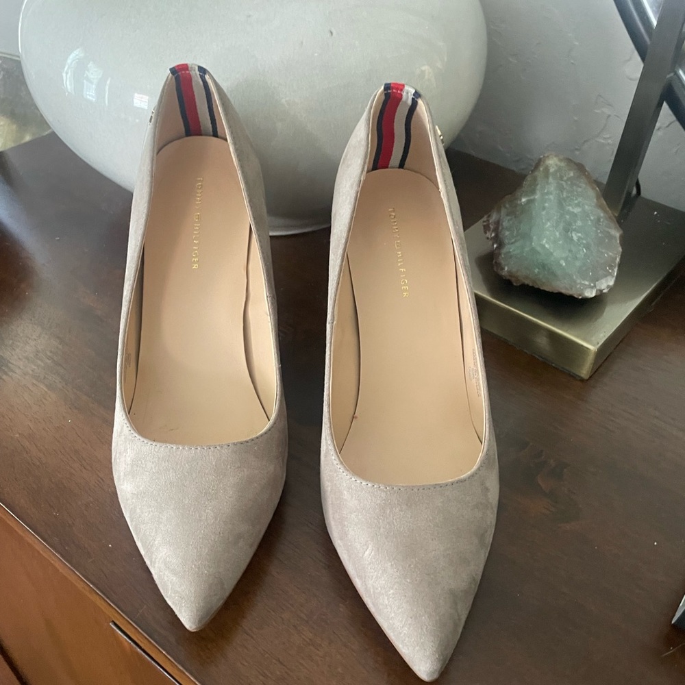 Tommy Hilfiger Suede Pump Beige - 8.5